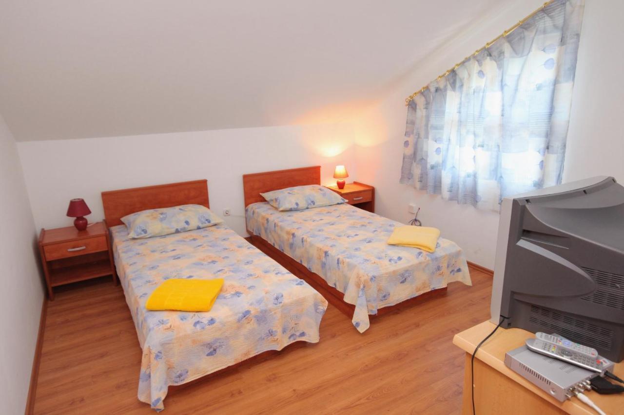 Apartments And Rooms With Parking Space Njivice, Krk - 5458 Exteriör bild