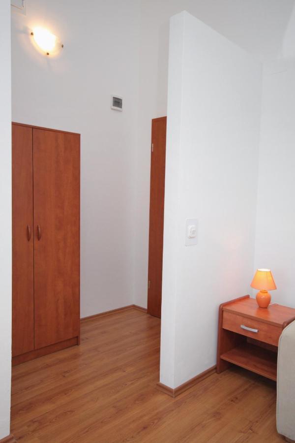 Apartments And Rooms With Parking Space Njivice, Krk - 5458 Exteriör bild