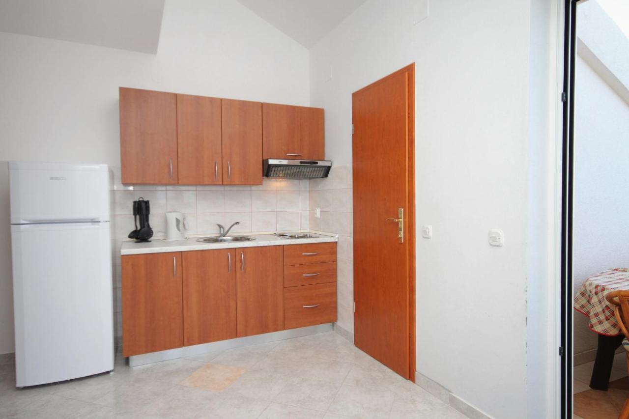Apartments And Rooms With Parking Space Njivice, Krk - 5458 Exteriör bild
