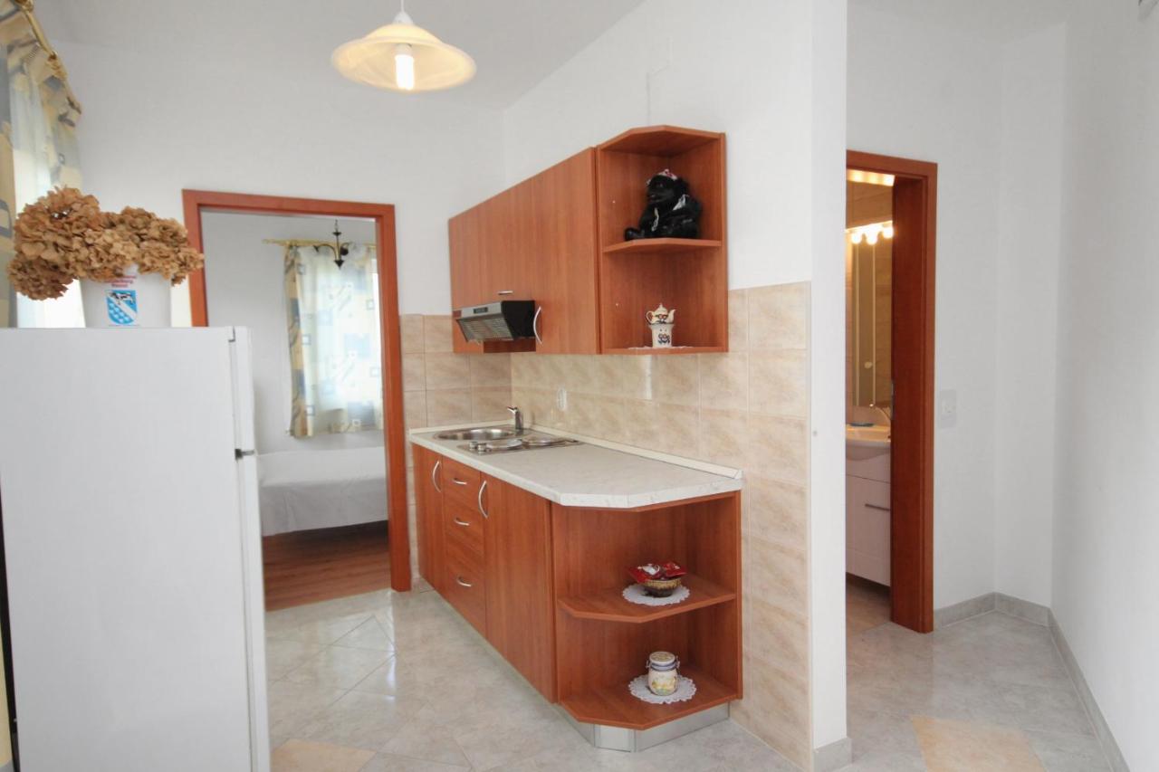 Apartments And Rooms With Parking Space Njivice, Krk - 5458 Exteriör bild