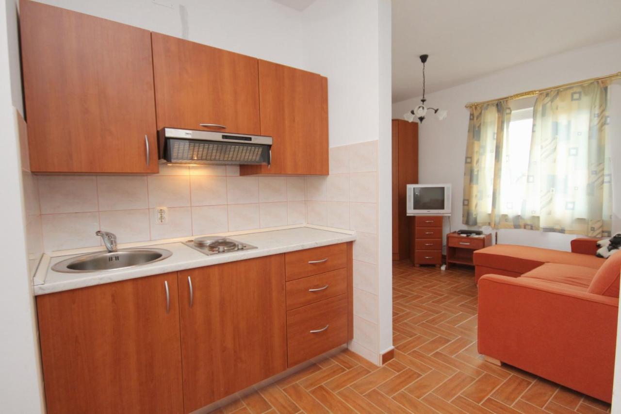 Apartments And Rooms With Parking Space Njivice, Krk - 5458 Exteriör bild