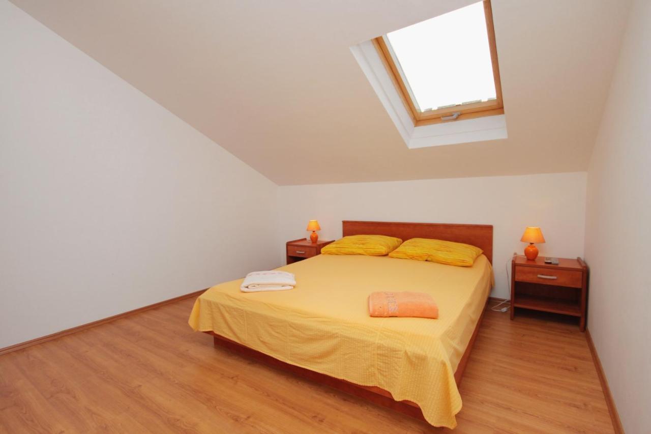 Apartments And Rooms With Parking Space Njivice, Krk - 5458 Exteriör bild