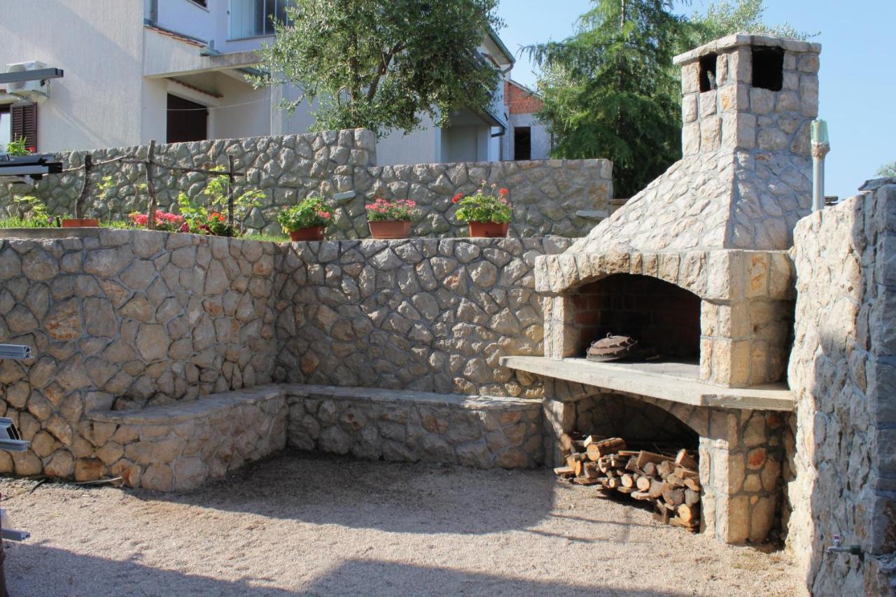Apartments And Rooms With Parking Space Njivice, Krk - 5458 Exteriör bild